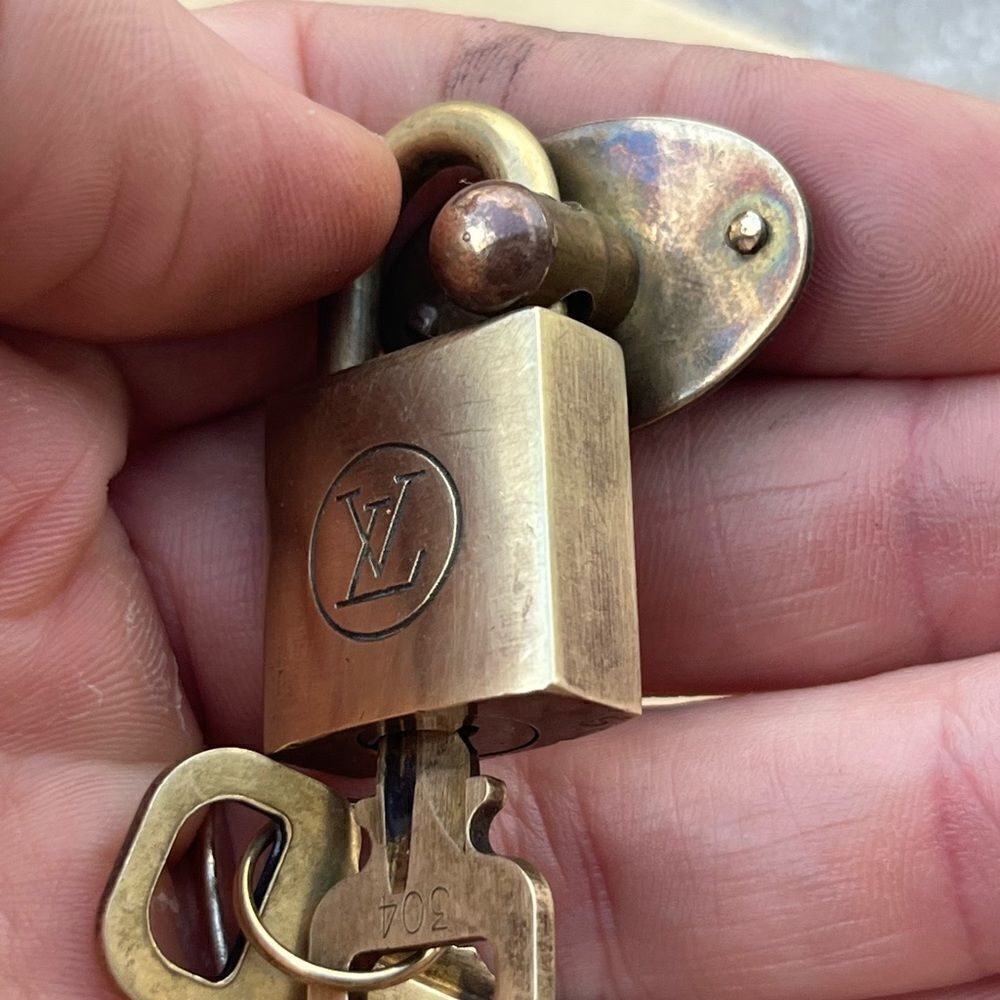Rare Vintage Mounted Padlock Hardware with Keys #304 l7 - Picture 4 of 8